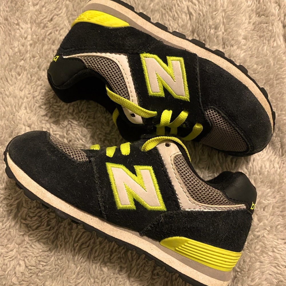 🥂Little Boys New Balance Shoes Size 7🥂